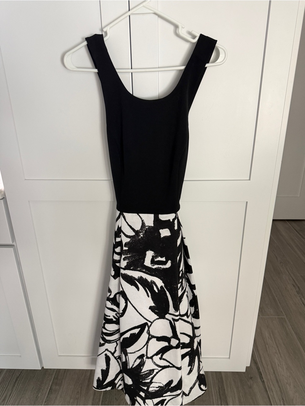 White House Black Market Black & White Floral A-Line Dress size 4 - Picture 4 of 5